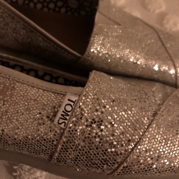 LIKE NEW TOMS | Silver Glitter TOMS Slip-on Shoes - Picture 5 of 6
